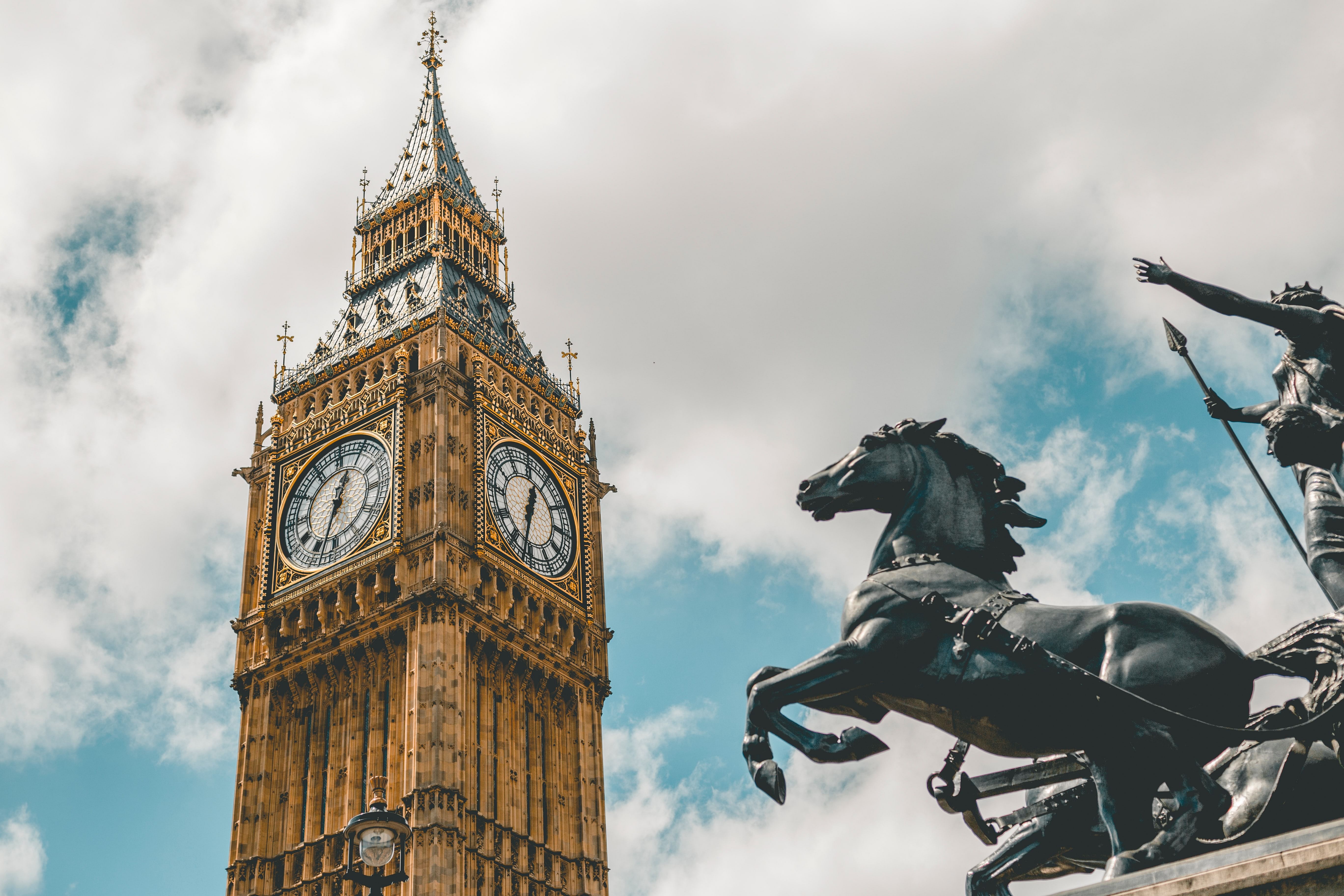 Big ben. Биг Бен в Лондоне. Достопримечательности Лондона Биг Бен. Биг Бэн часы в Англии. Башня Елизаветы Биг Бен в Лондоне.